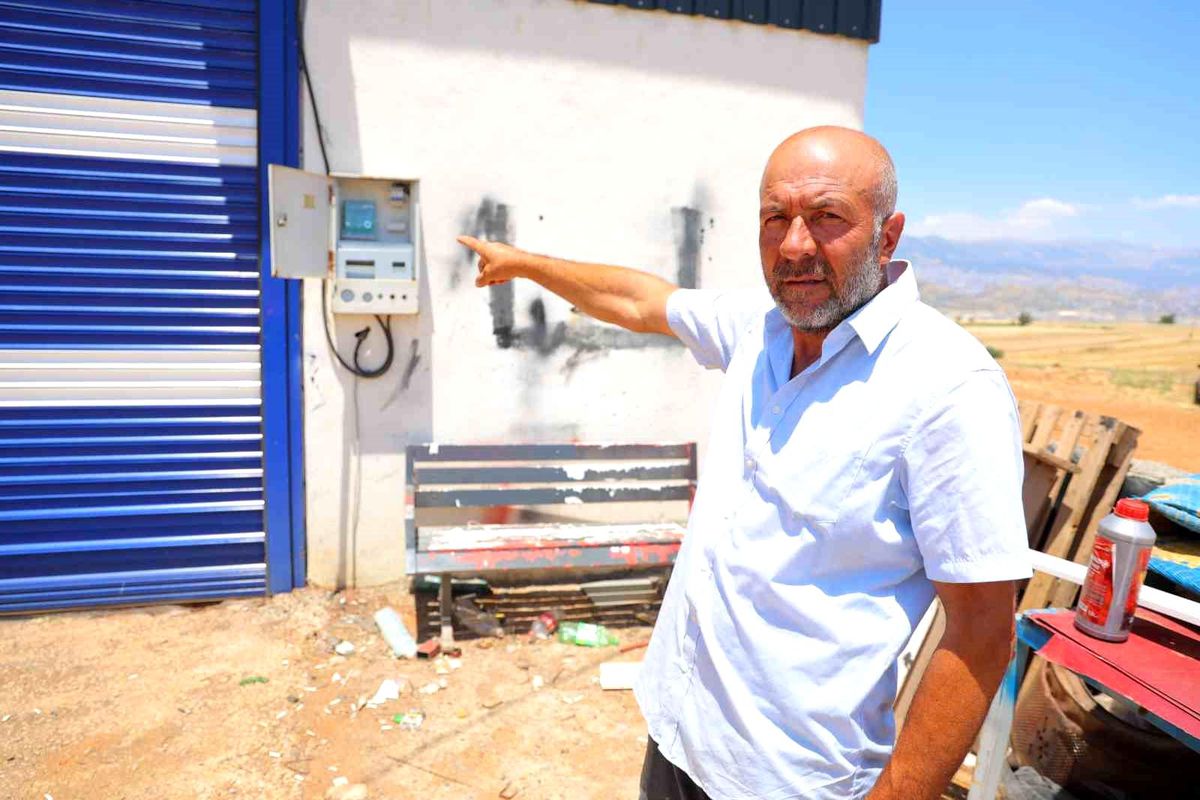 Elektriği kesilen besici yardım bekliyor