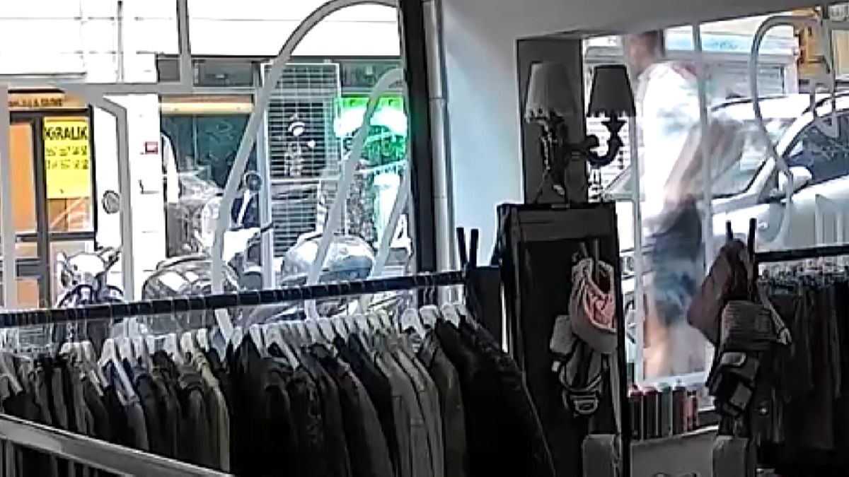 Beyoğlu'nda antika bisikleti çalan şüpheli kamerada