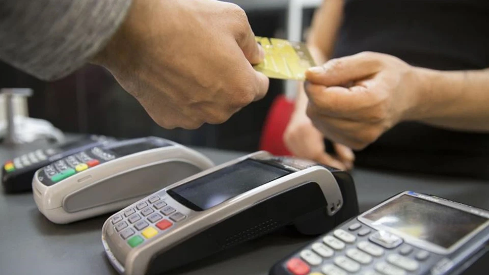 Kredi kartı asgari ödeme cezası nedir? Kart kaç dönem ödenmezse alışverişe kapatılır?