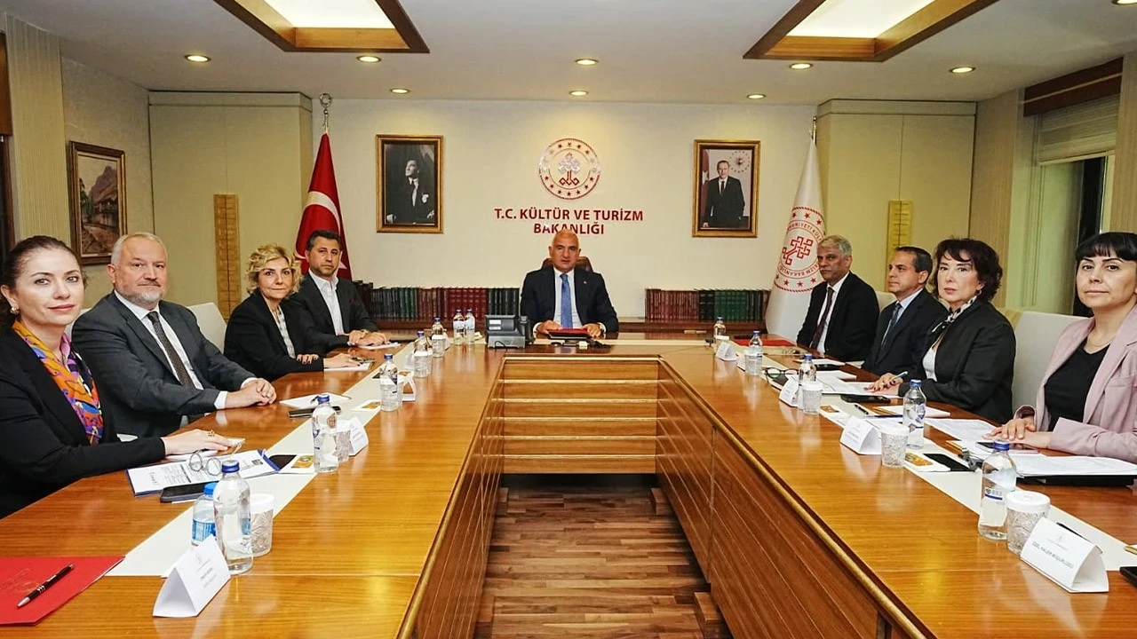 Turizm sektörünün temsilcileri Bakan Ersoy ile bir araya geldi
