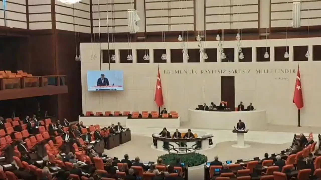 TBMM'de ‘mutlak butlan’ tartışması: CHP’den AKP’ye protesto, toplantıya ara verildi