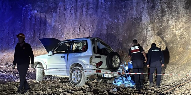 Bolu'da cip 15 metrelik uçurumdan uçtu: 2 sevgili hayatını kaybetti