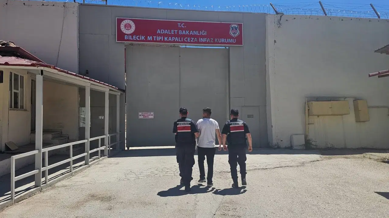 17 yıl hapis cezası ile aranıyordu: Kaçmaya çalıştığı sırada yakalandı