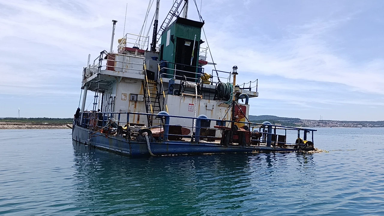 Kocaeli açıklarında karaya oturmuştu: O gemi satılıyor