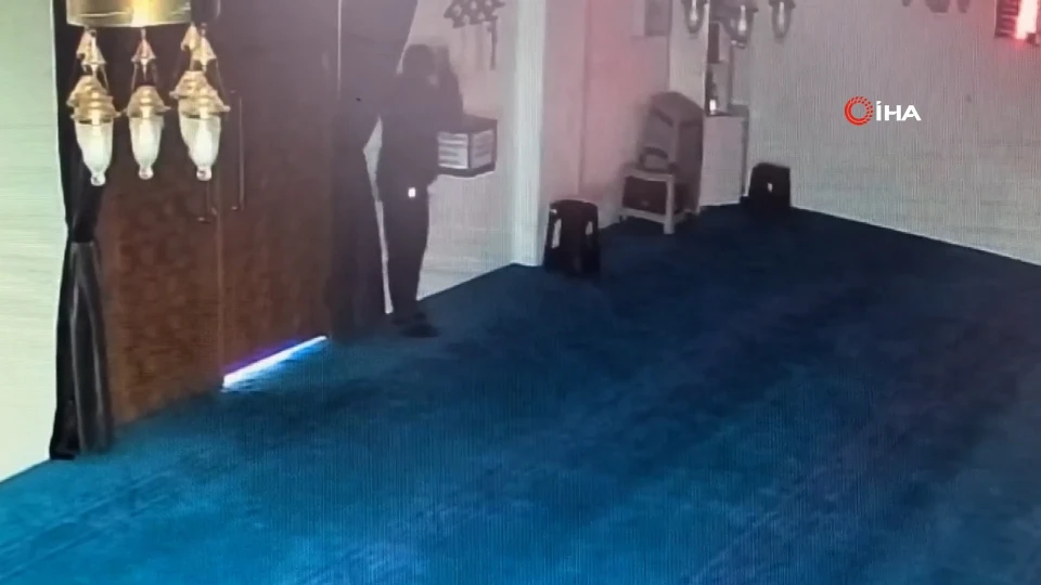 Bursa'da Cami Yardım Kutusunu Kırıp Soydular