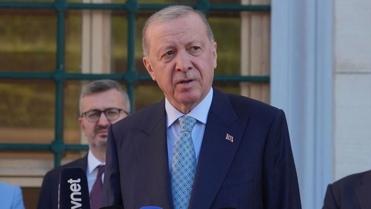 Cumhurbaşkanı Erdoğan'dan Aziz Yıldırım'a tebrik telefonu