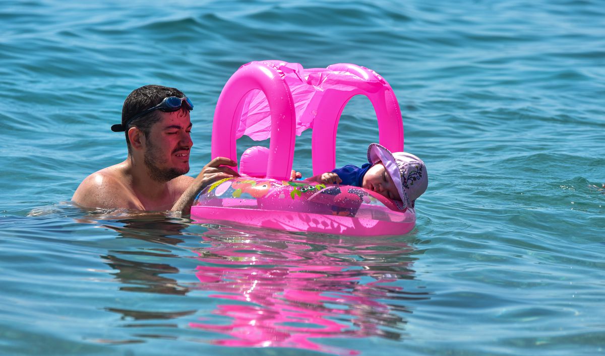 Antalya'da hava 'aşırı', deniz 'çok' sıcak