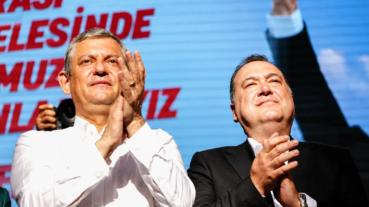 Yeni Parti'nin ilk büyükşehir belediyesi Manisa oldu: CHP'den istifa etti