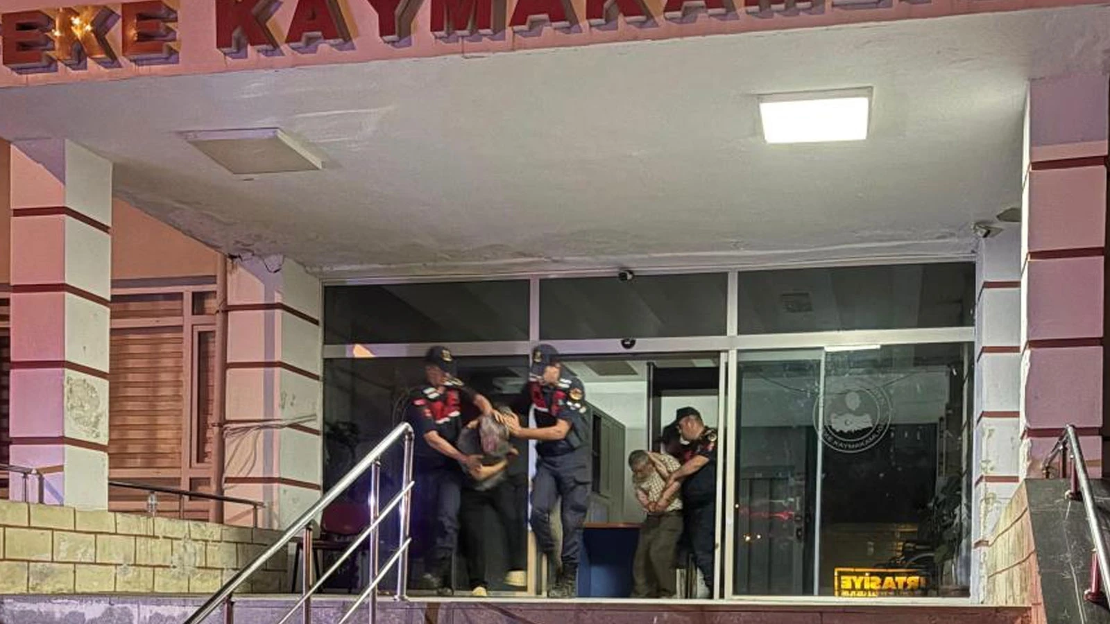 Adana'da cinsel istismar soruşturmasında şüpheli ve onu alıkoyan baba tutuklandı