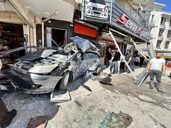 Ankara'da EGO dehşeti! Kontrolden çıkıp iş yerine daldı: 7 yaralı