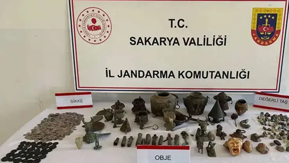 Evini kaçak müzeye dönüştürmüş! Anadolu Mirası operasyonunda 806 tarihi eser ele geçirildi