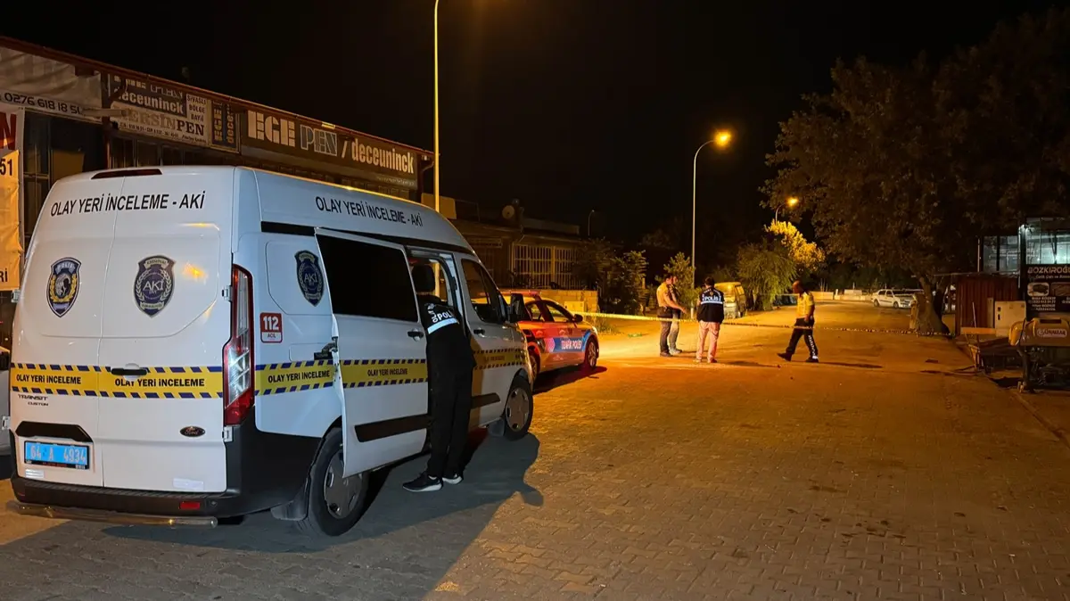 Uşak'ta sanayi sitesinde silahlı kavga: 13 kişi yaralandı
