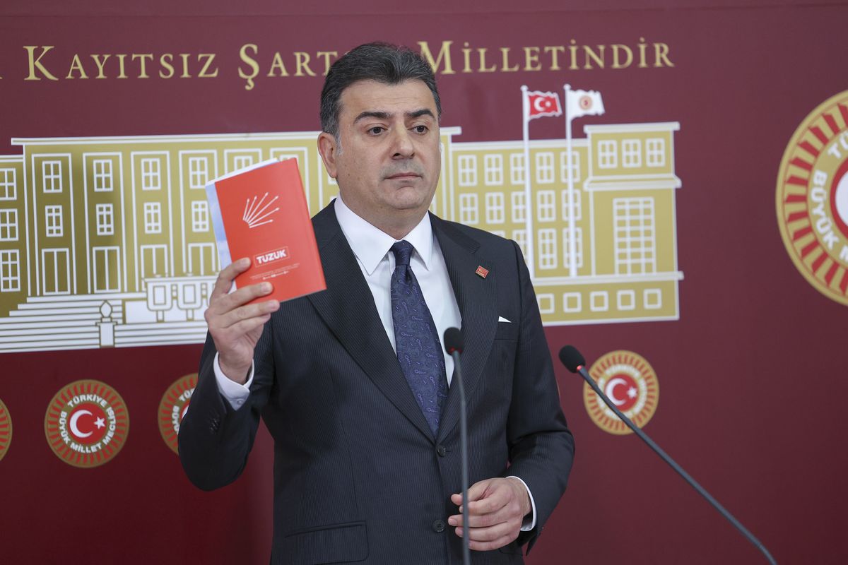 CHP'li Emre: Kimsenin yönetmeliği tanımama hakkı yoktur