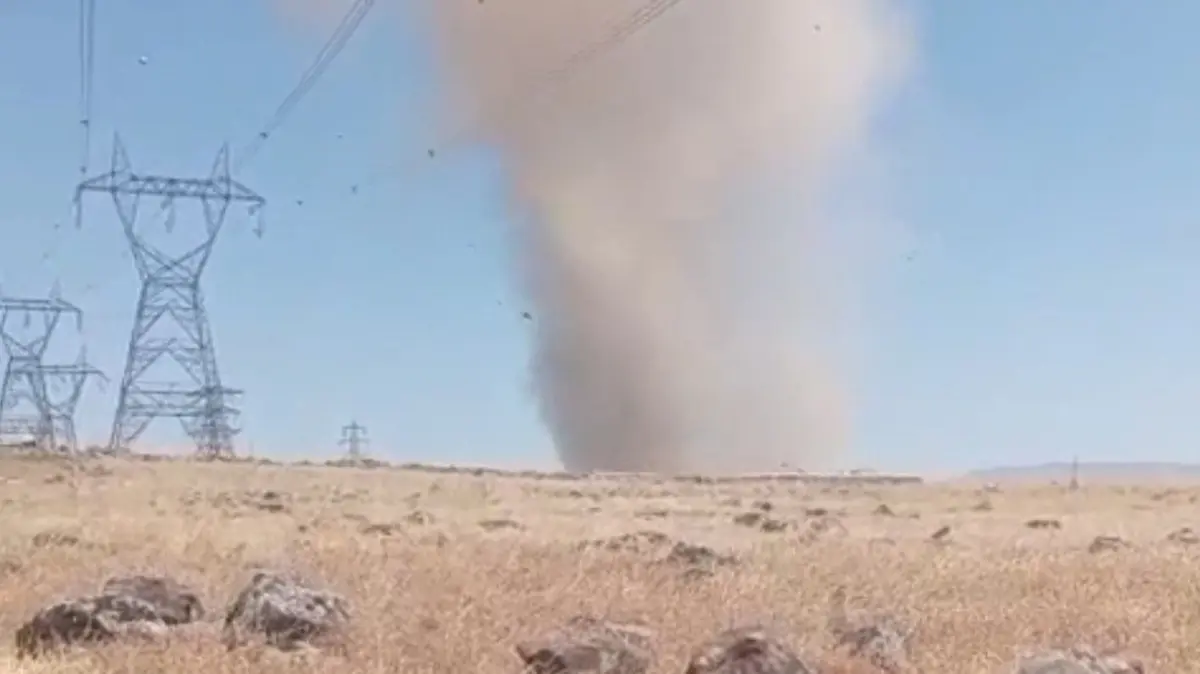 Elazığ'da hortum paniği: O anlar kamerada