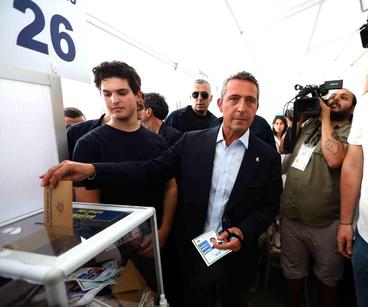 Ali Koç: "Fenerbahçe'nin yeni lideri kim olacaksa onun etrafında camianın birleşmesini diliyorum"