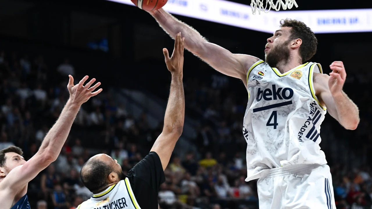 Anadolu Efes'i devirdi! Fenerbahçe Beko uzatmada final biletini aldı