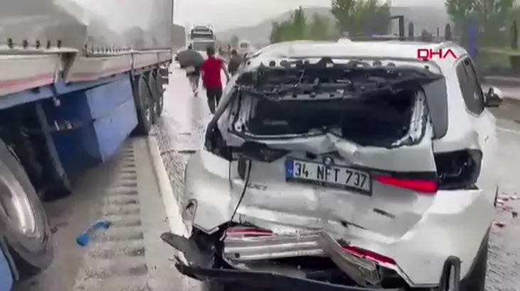 Kastamonu’da 3 araç birbirine girdi! 1 ölü, 6 yaralı