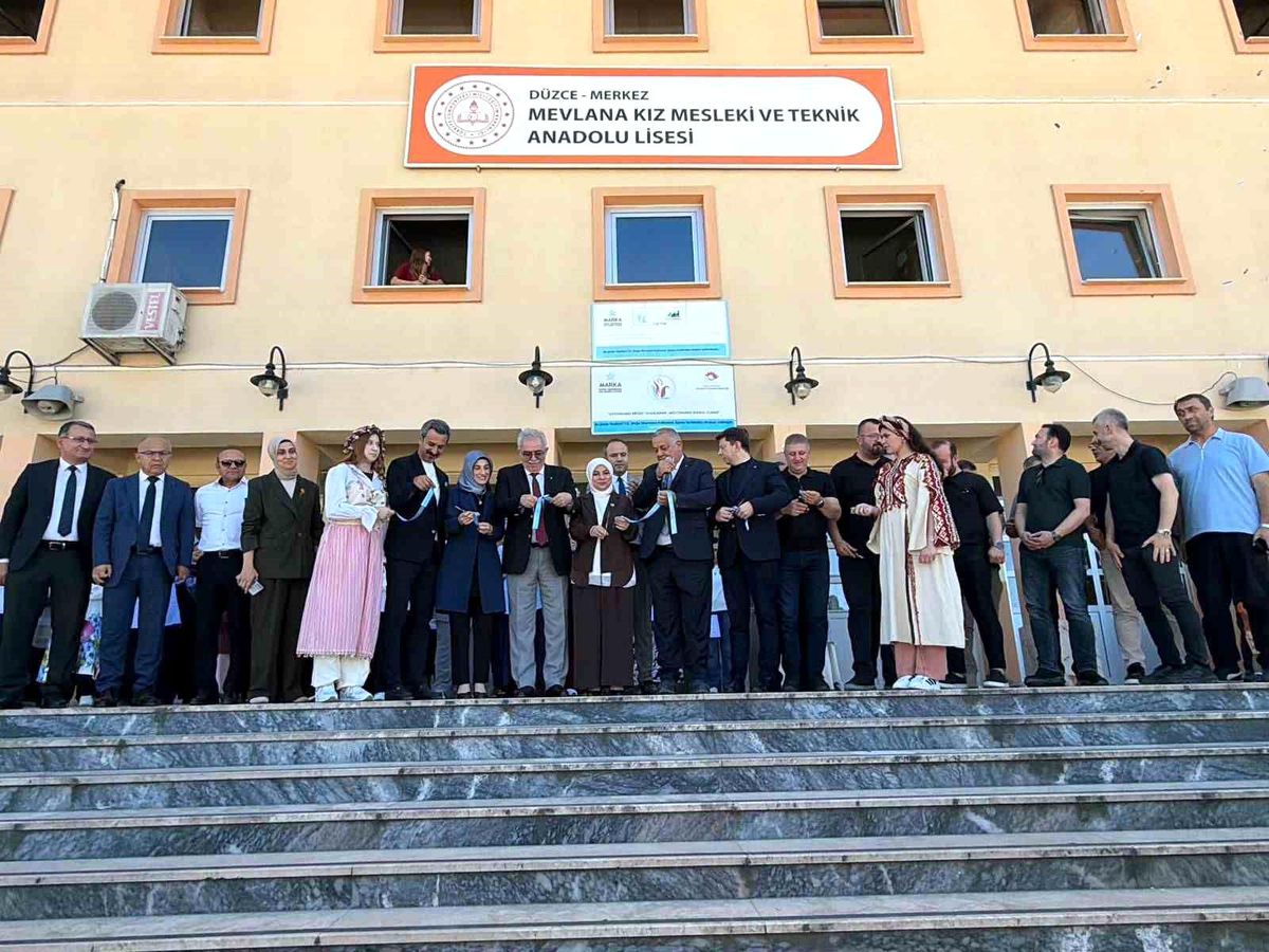 DTSO'dan lisenin kütüphanesine tefrişat