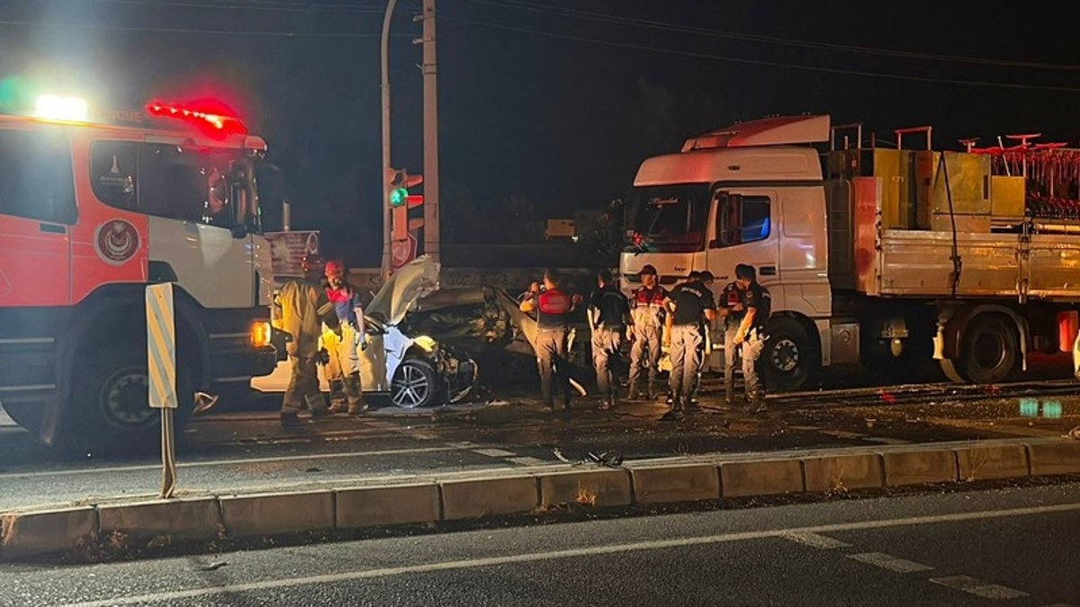 İzmir'de zincirleme trafik kazası: Yaralılar var