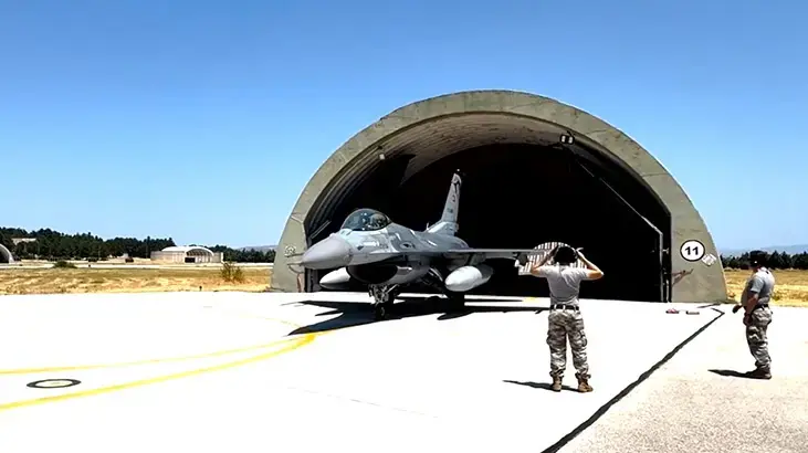 F-16 savaş uçakları Karadeniz'de eğitim uçuşu yaptı
