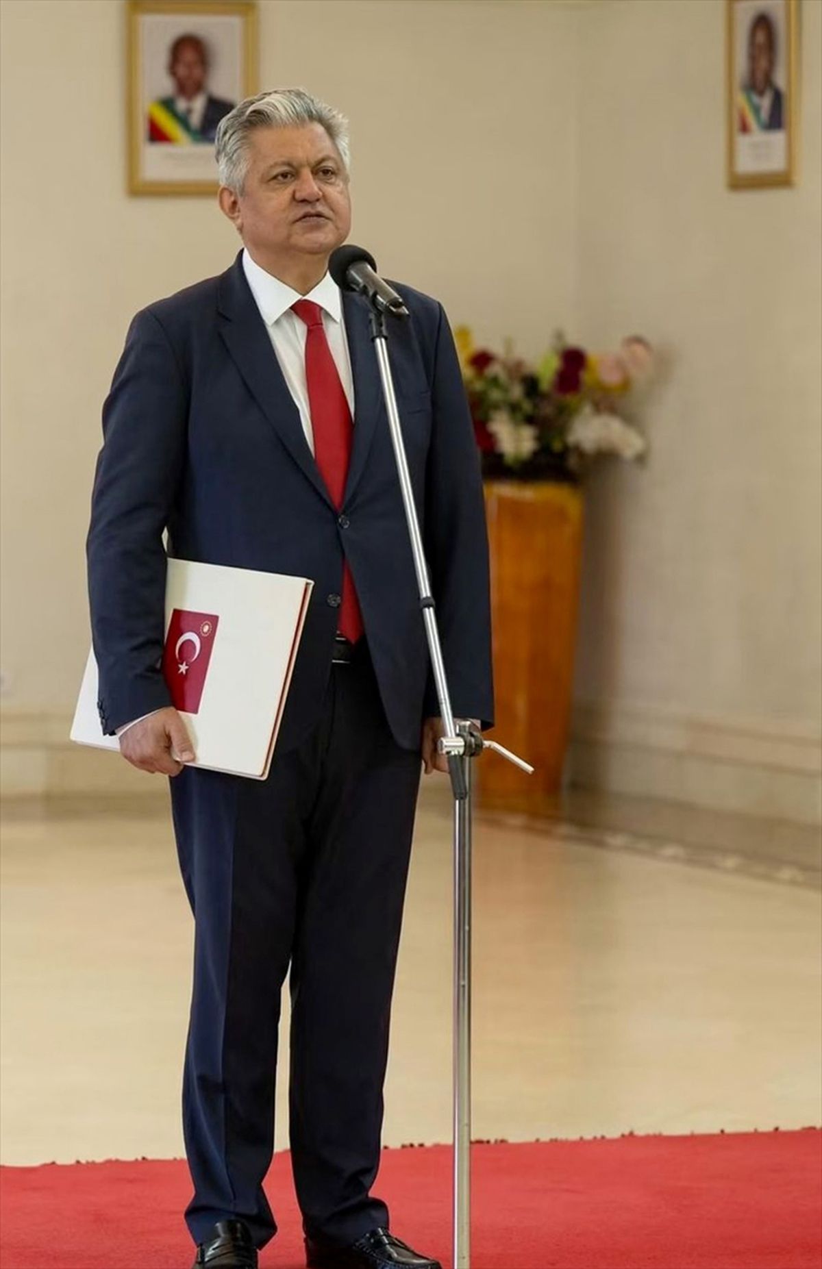 Türkiye'nin Bissau Büyükelçisi Kahyaoğlu, güven mektubunu sundu