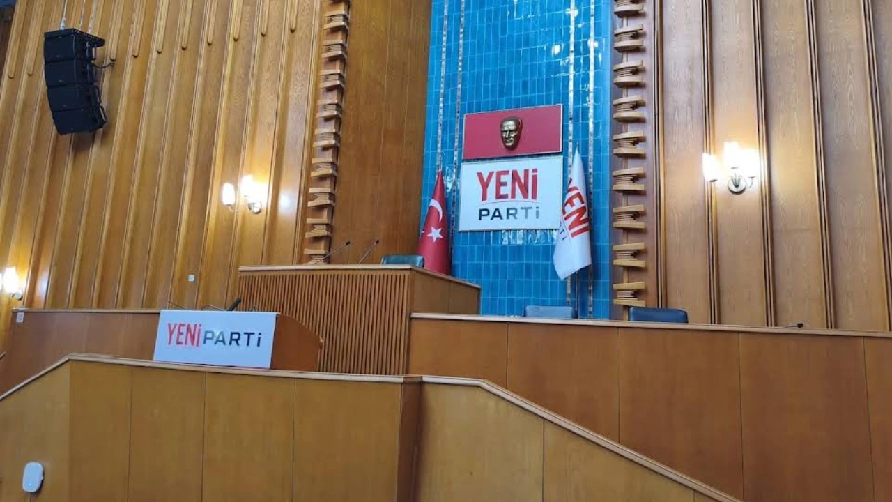 Son dakika |Özgür Özel CHP'ye veda ettiği salona bir hafta sonra ana muhalefet lideri olarak döndü