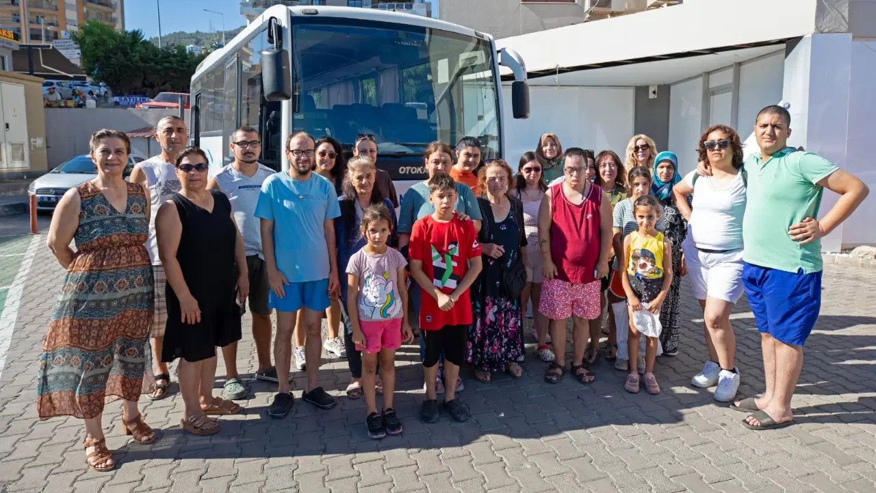Narlıdere’de özel gereksinimli bireyler denizle buluştu