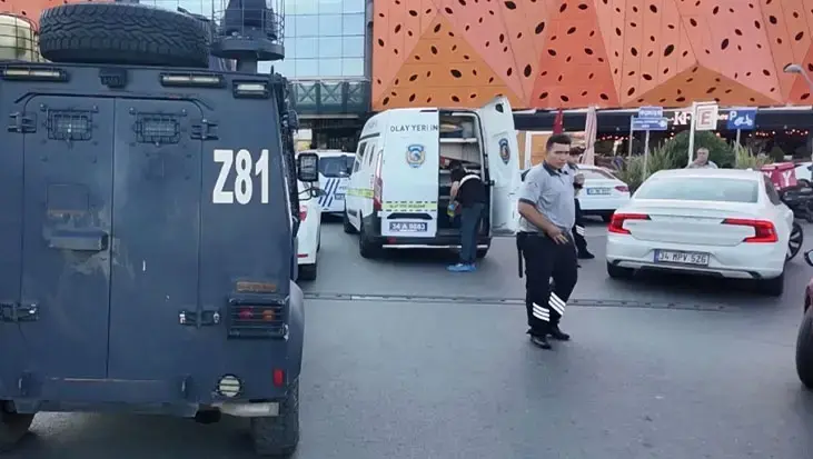 Ümraniye'de alışveriş merkezinde silahlı saldırı! Yaralılar var