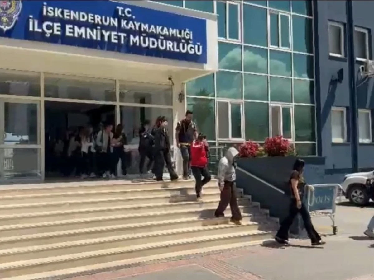 Hatay'da masaj salonlarına operasyon: Kaçak çalıştırılan 31 Taylandlı kadın yakalandı