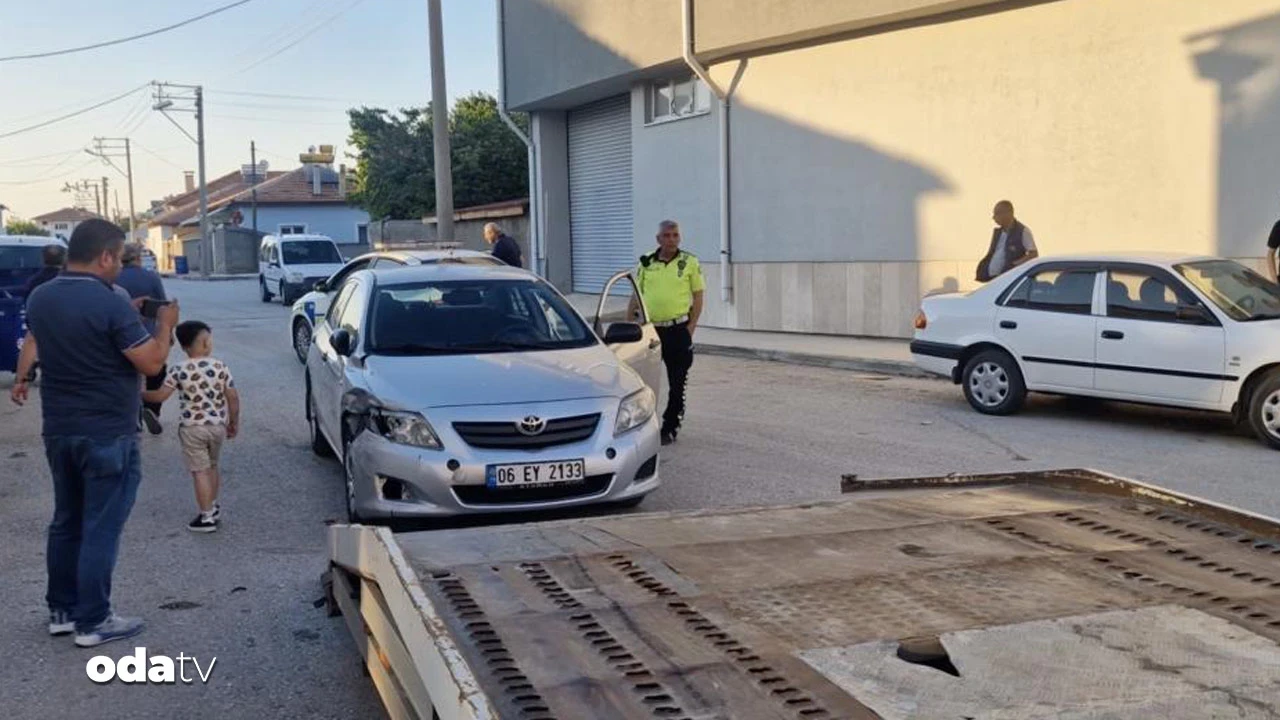 Alkollüyken park halindeki 4 araca çarptı