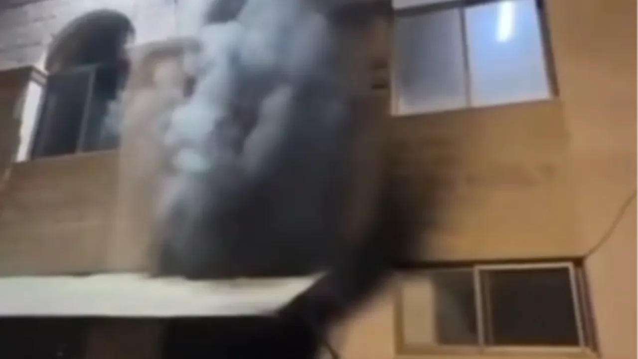 İşgalci İsrailli yerleşimciler, Batı Şeria'da bir camiyi kundakladı