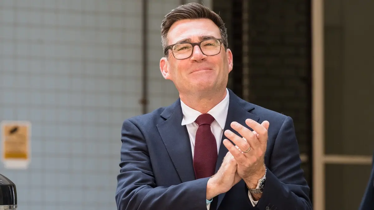 Starmer dönemi resmen bitti! İngiltere'de Burnham görevi devraldı