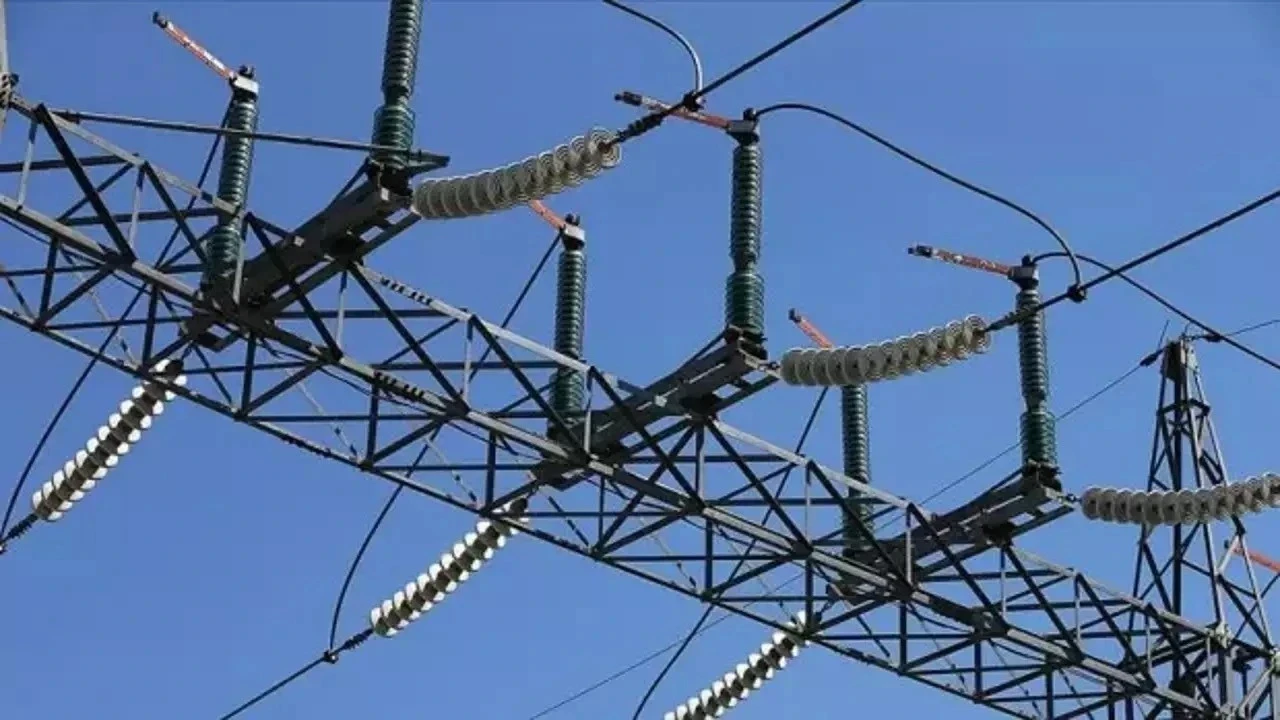 Elektrik fiyatlarında dikkat çeken değişim: Zirve ve dip rakamlar açıklandı