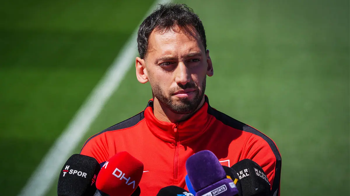 Hakan Çalhanoğlu'nun eşi eleştirilere tepki gösterdi! 'Kaybedince suçlu aramak kolaydır'