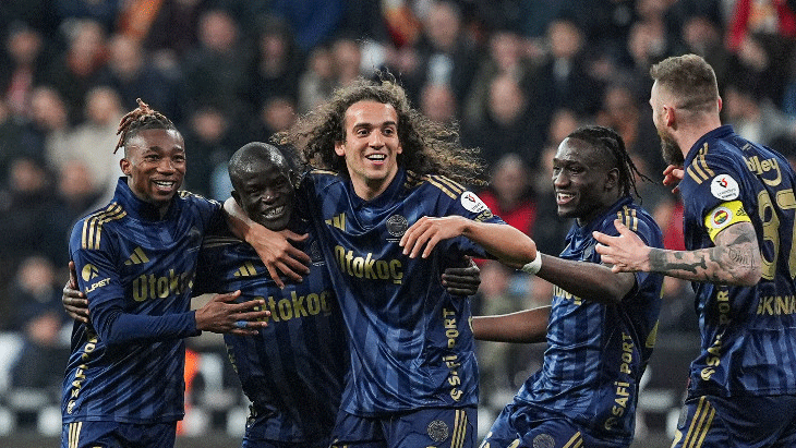 Fenerbahçe'de ayrılık rüzgarı! Yıldız oyuncu için 20 milyon Euro'yu gözden çıkardılar