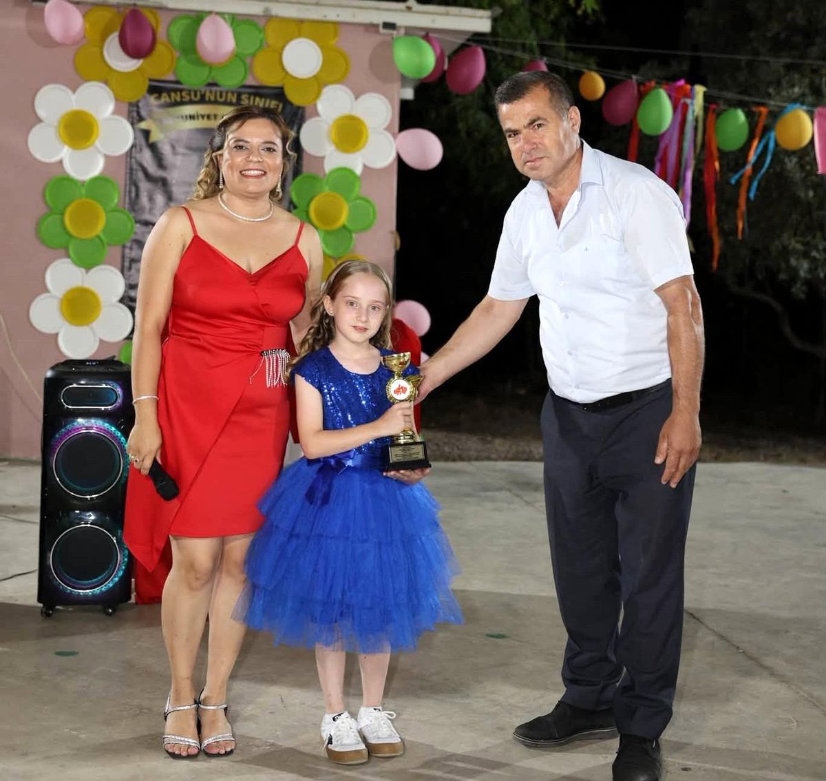 Köyceğiz'de Muhtar Acar'dan başarılı öğrenciye ödül