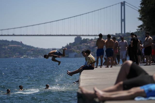 İstanbul'da hava çok sıcak! Vatandaşlar kentin birçok noktasına akın etti
