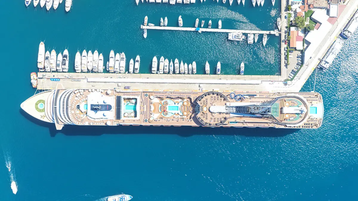 Marmaris'e "MSC Divina" kruvaziyeri 4 bin 121 turist getirdi