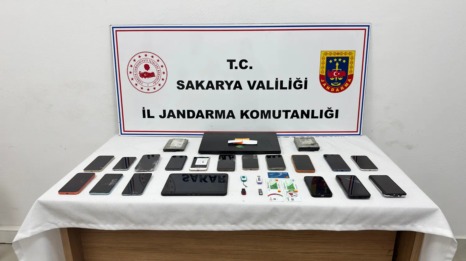 3 ile eş zamanlı 'suç örgütü' operasyonu: Çok sayıda zanlı tutuklandı