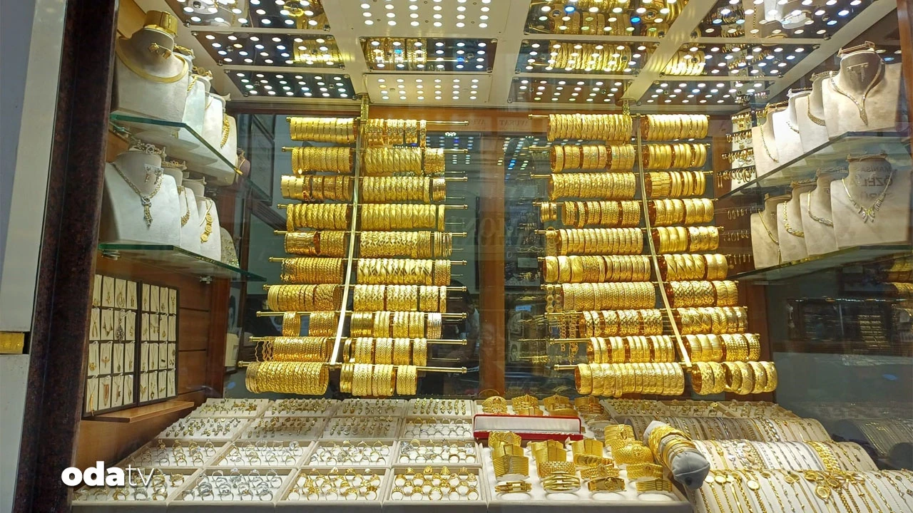 2,5 milyon liralık kapkaç: Adana burmalarını alıp koştu