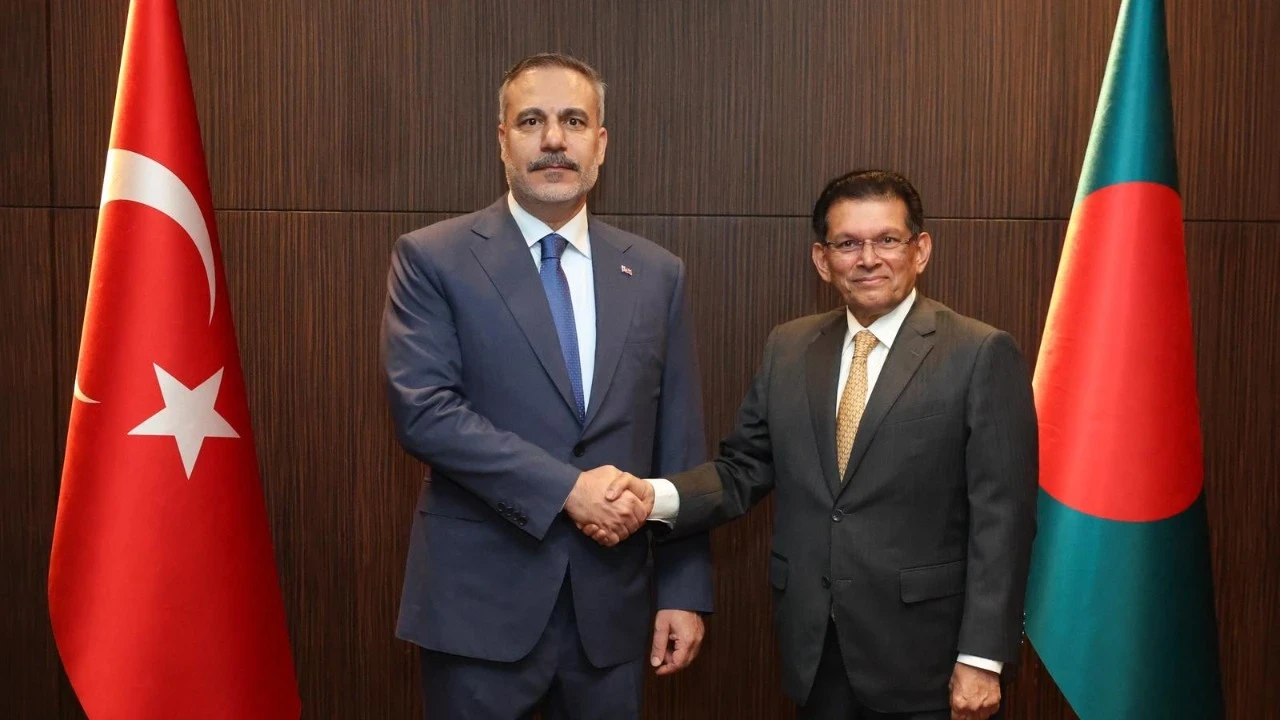 Dışişleri Bakanı Hakan Fidan Bangladeşli mevkidaşı ile görüştü