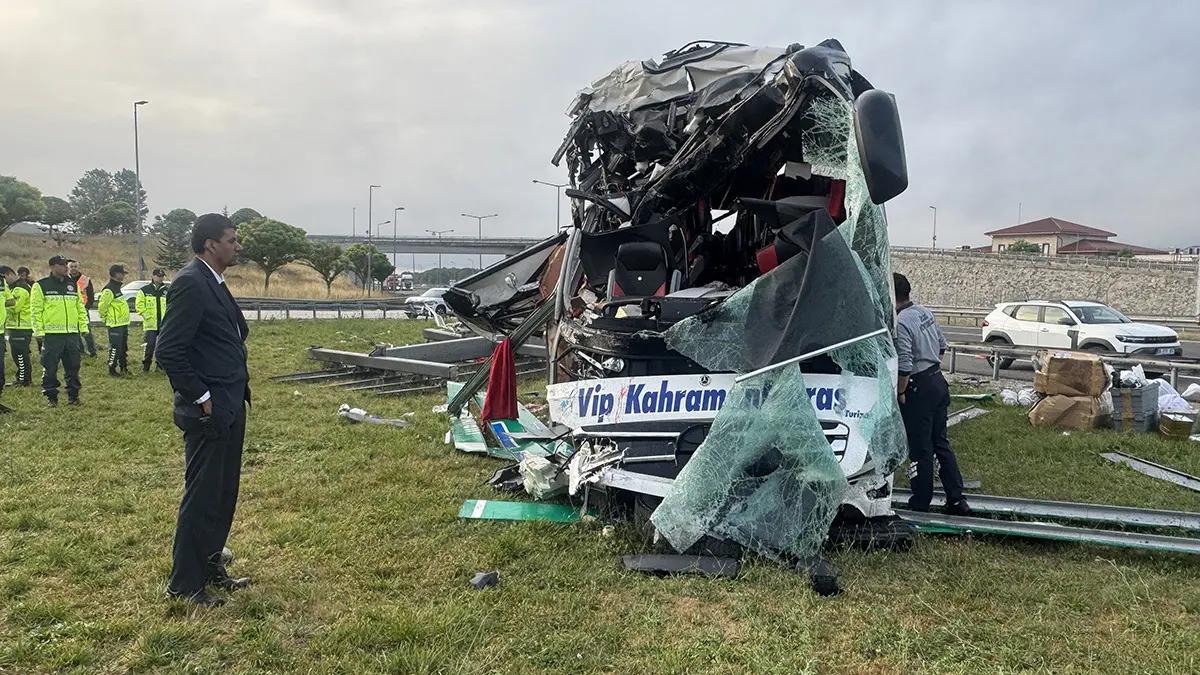 Yolcu otobüsü kazası! 5'i ağır 15 yaralı