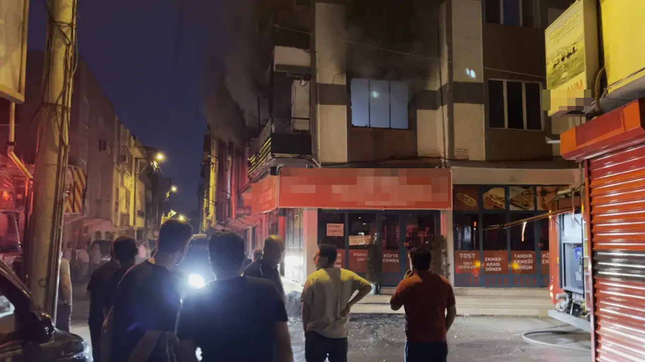Bursa'da korkutan yangın: Evli çift ile 3 çocuğu dumandan etkilendi