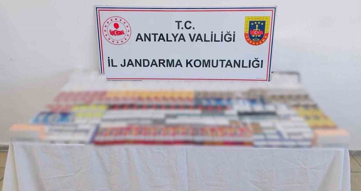 Kemer’de çok sayıda kaçak ürün ele geçirildi