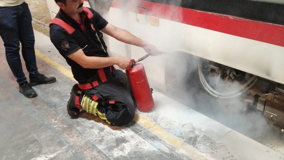 Samsun'da tramvayda yangın! Yolcular tahliye edildi