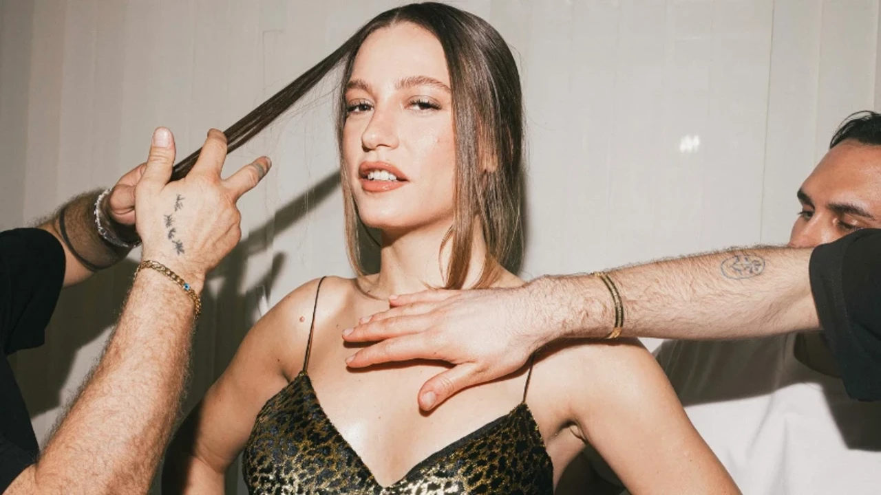 Serenay Sarıkaya'dan nefes kesen tatil paylaşımı! Zebra desenli bikinisiyle sosyal medyayı salladı