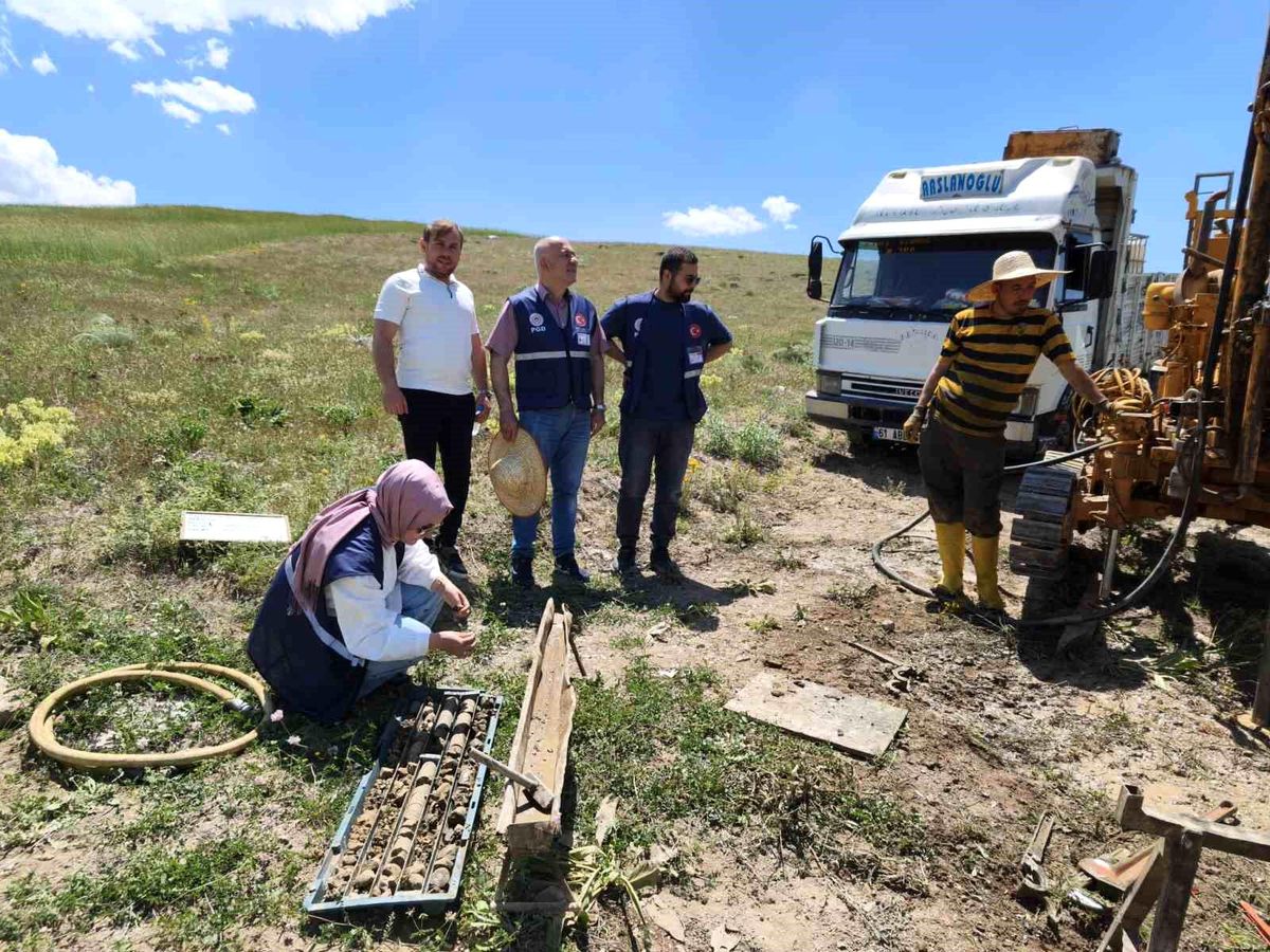 Bayburt'un Gümüşsu köyünde jeolojik etüt çalışmaları incelendi