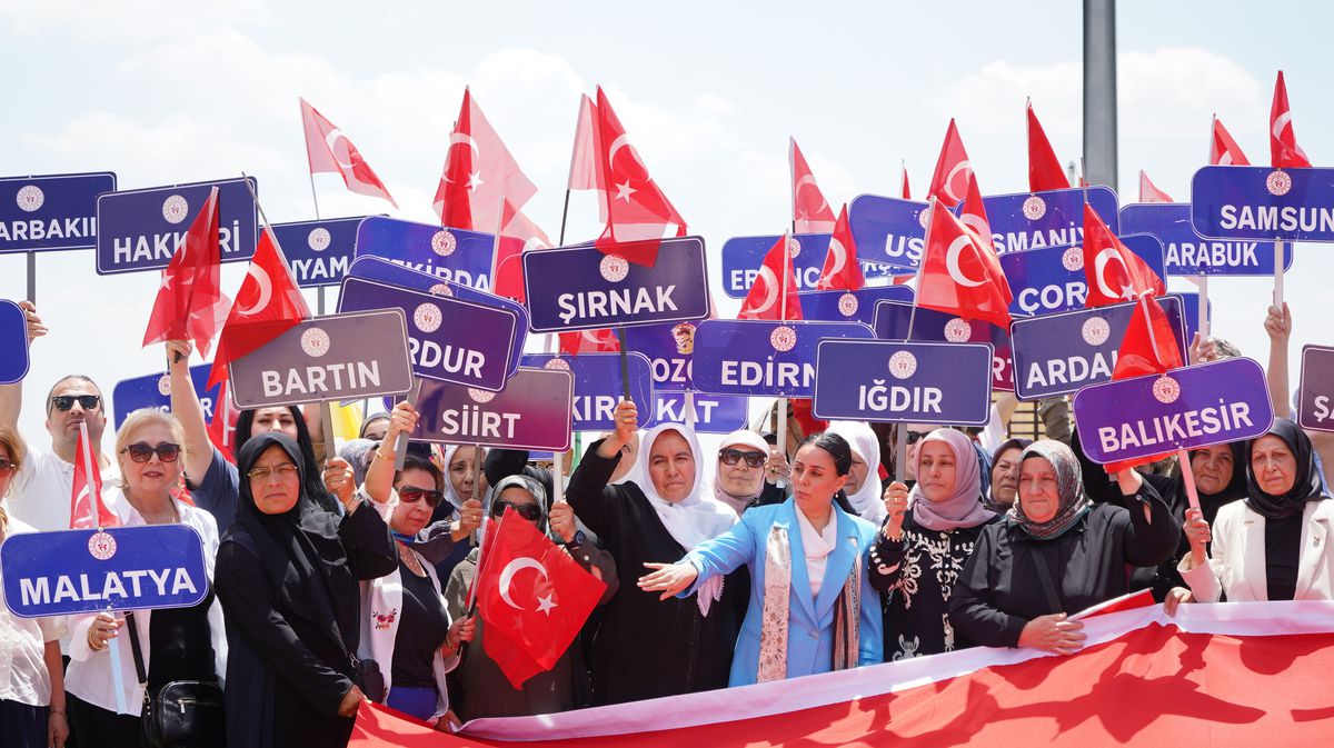 81 ilden gelen şehit aileleri Cudi Dağı'ndaki şehitliği ziyaret etti