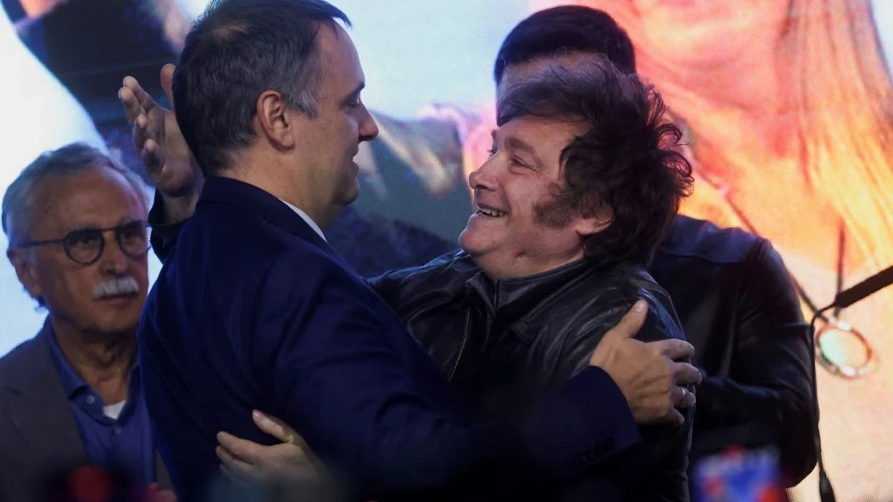 Lüks tatil skandalı istifa getirdi: 'Deli başkan'ın sağ kolu görevini bıraktı