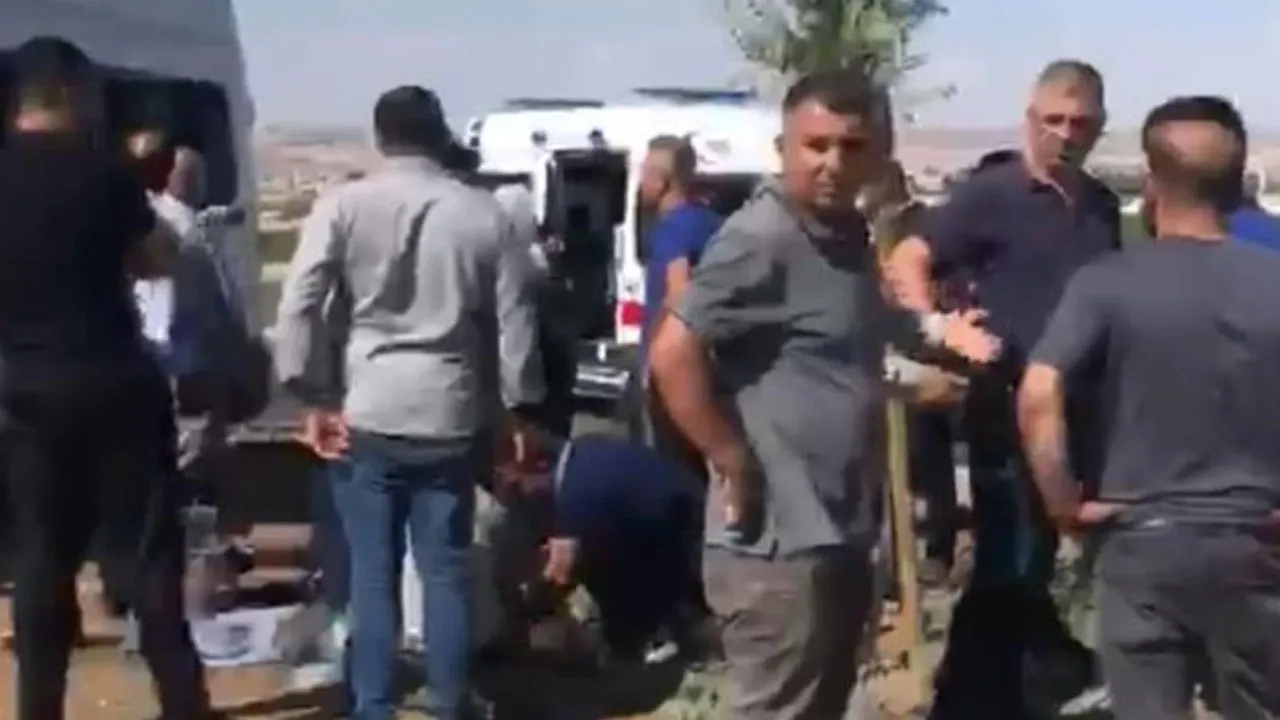 Batman'da can pazarı! Para nakil aracı minibüse çarptı: 15 yaralı